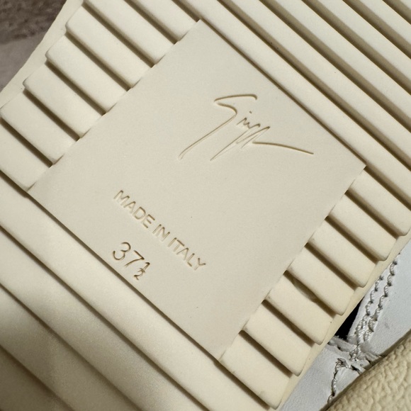 Giuseppe Zanotti Zip Detailed Double Metal High-Top Sneakers - Picture 12 of 13